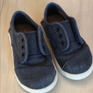 Toms 5T Boys Shoes (used)